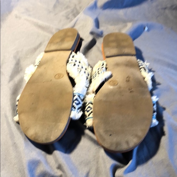 Universal Threads size 6 sandal - Picture 3 of 3